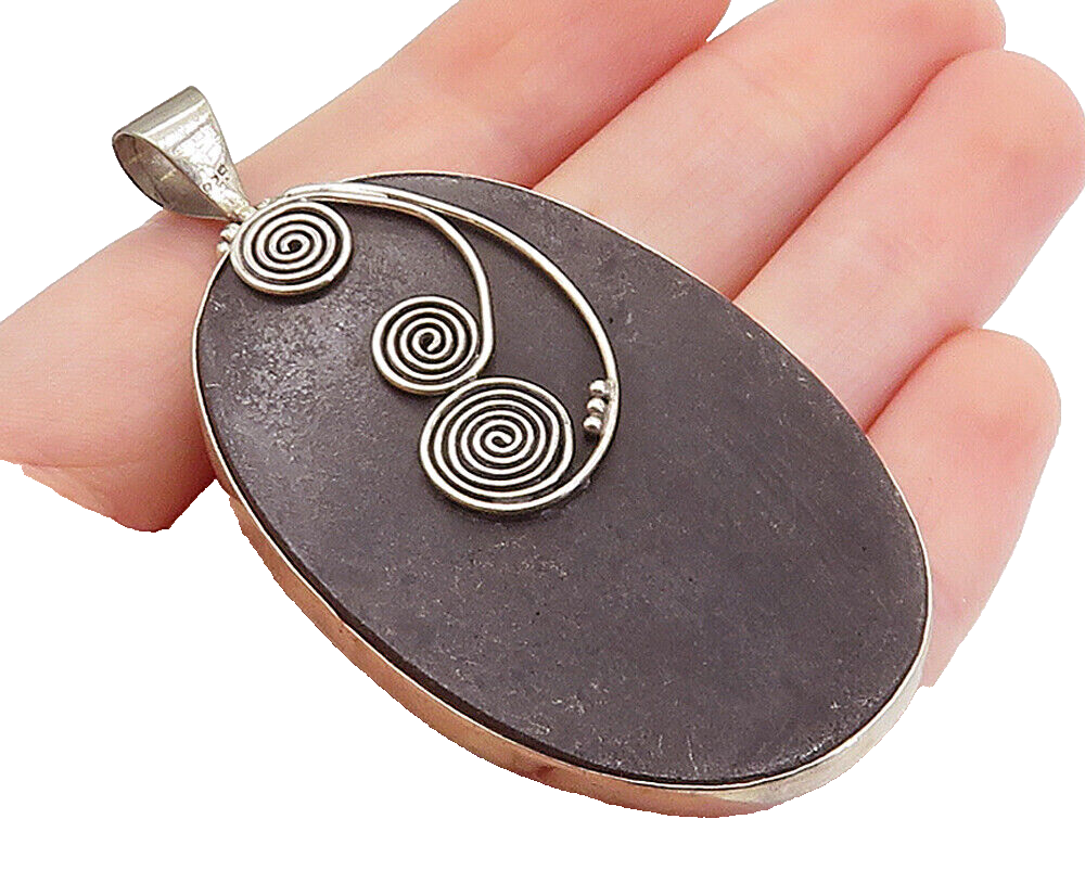 925 Sterling Silver  Vintage Obsidian Spiral Swirl Detail Oval Pendant  PT5778