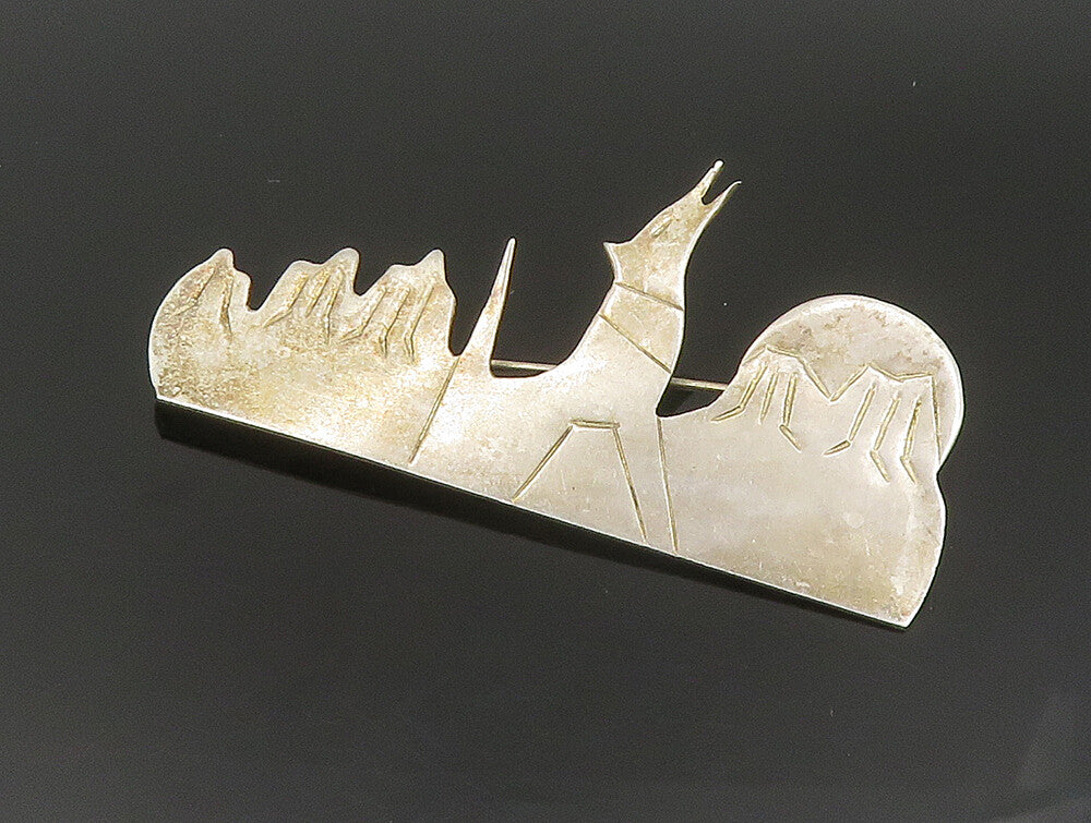 925 Sterling Silver  Vintage Howling Wolf In The Woods Brooch Pin  BP9356