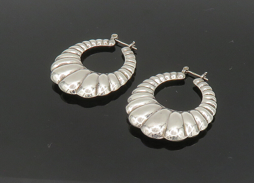 925 Sterling Silver  Vintage Shiny Hollow Scalloped Hoop Earrings  EG11184