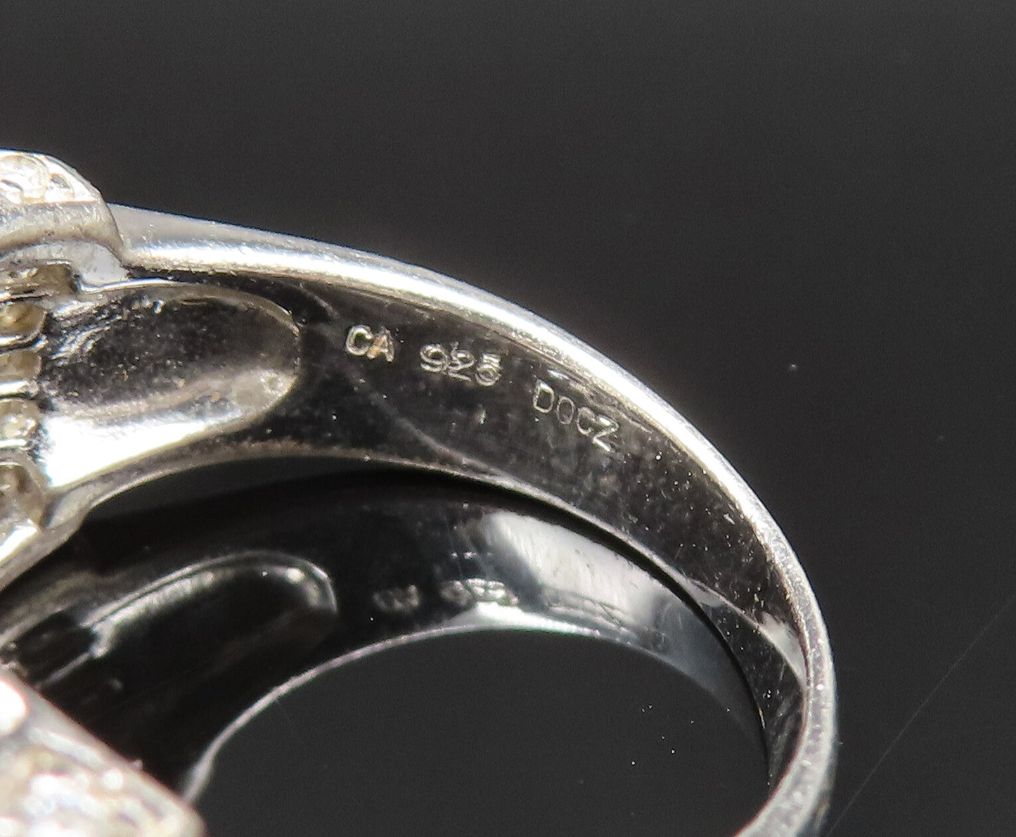 925 Silver  Vintage Crisscross Detail Cubic Zirconia Band Ring Sz 7.5  RG25392