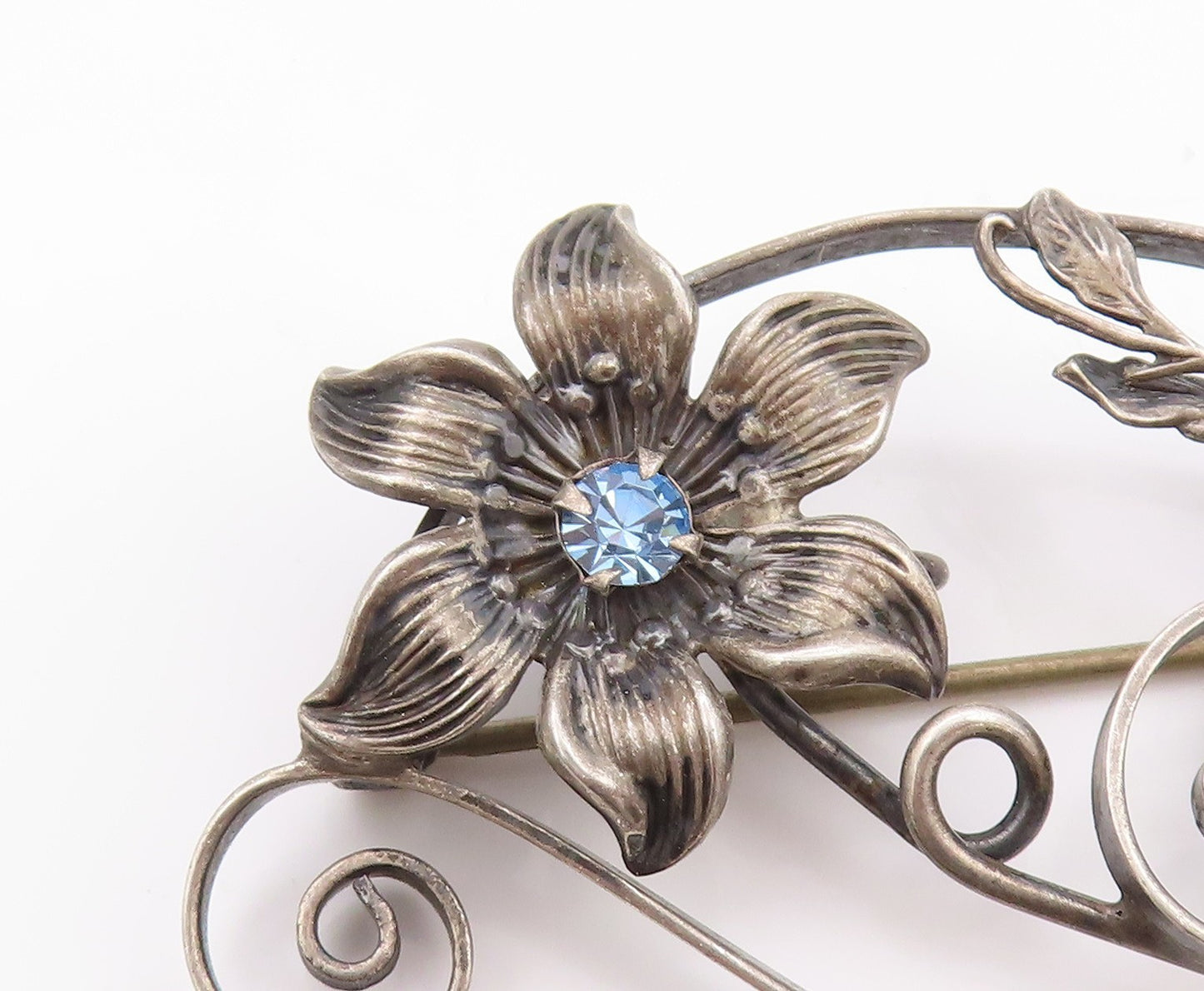 925 Sterling Silver Vintage Brooch Blue CZ Swirls & Flowers Cutout  BP11628