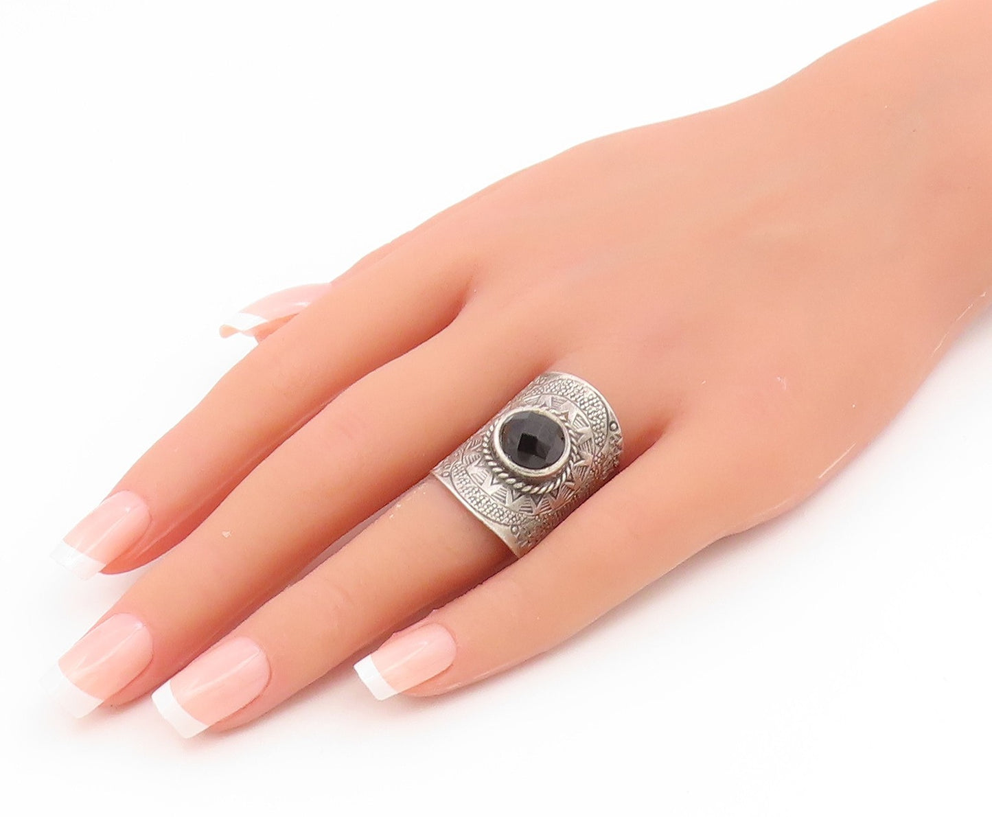 925 Sterling Silver Vintage Ring Faceted Black Onyx Etched Band  Sz 7.5  RG35186