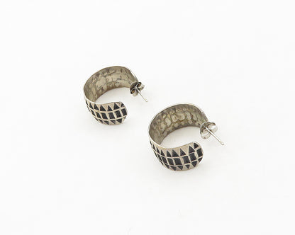 925 Sterling Silver Vintage Oxidized Pattern J Hoop Earrings EG9277