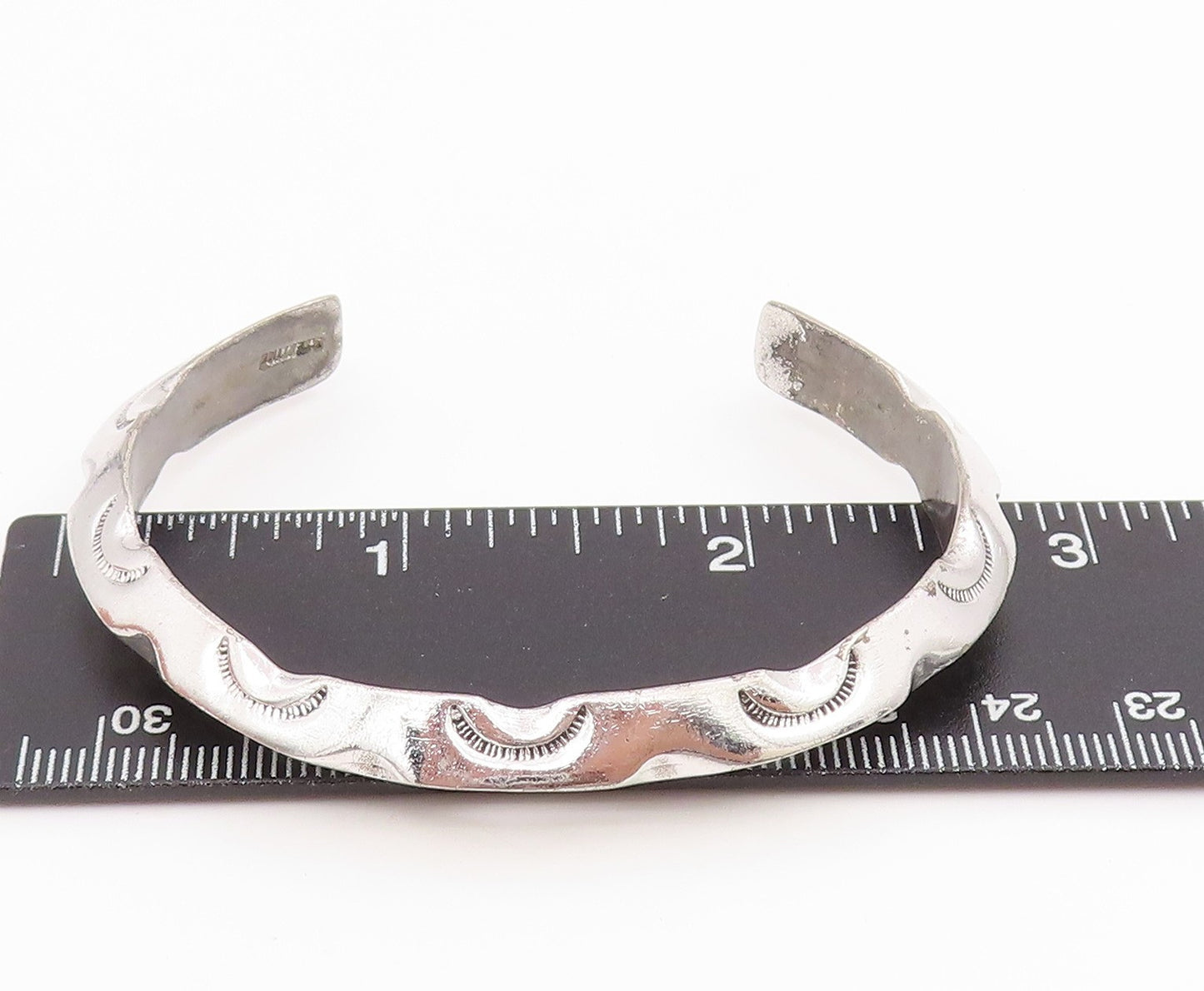 925 Sterling Silver Vintage Bracelet NAVAJO Etched Wavy Knife Edge Cuff  BT11649