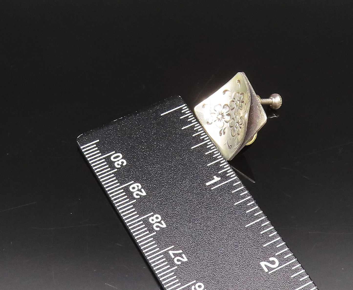 GRET BARKIN 925 Silver  Vintage Lifted Ends Floral Screw Back Earrings EG12289