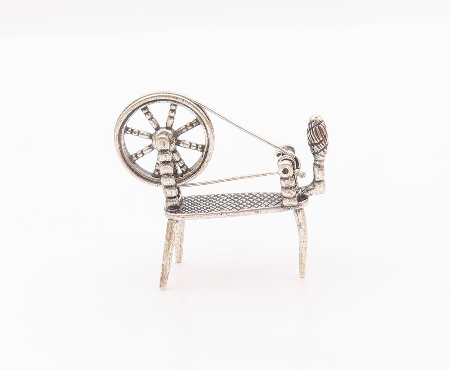 925 Sterling Silver  Vintage Old Fashioned Spinning Wheel Trinket  TR2815