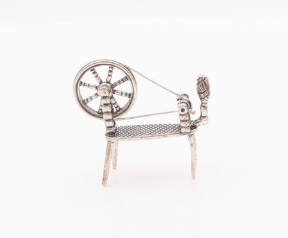 925 Sterling Silver  Vintage Old Fashioned Spinning Wheel Trinket  TR2815