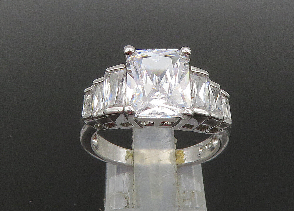 925 Sterling Silver   Vintage Sparkling Cubic Zirconia Band Ring Sz 8  RG22863