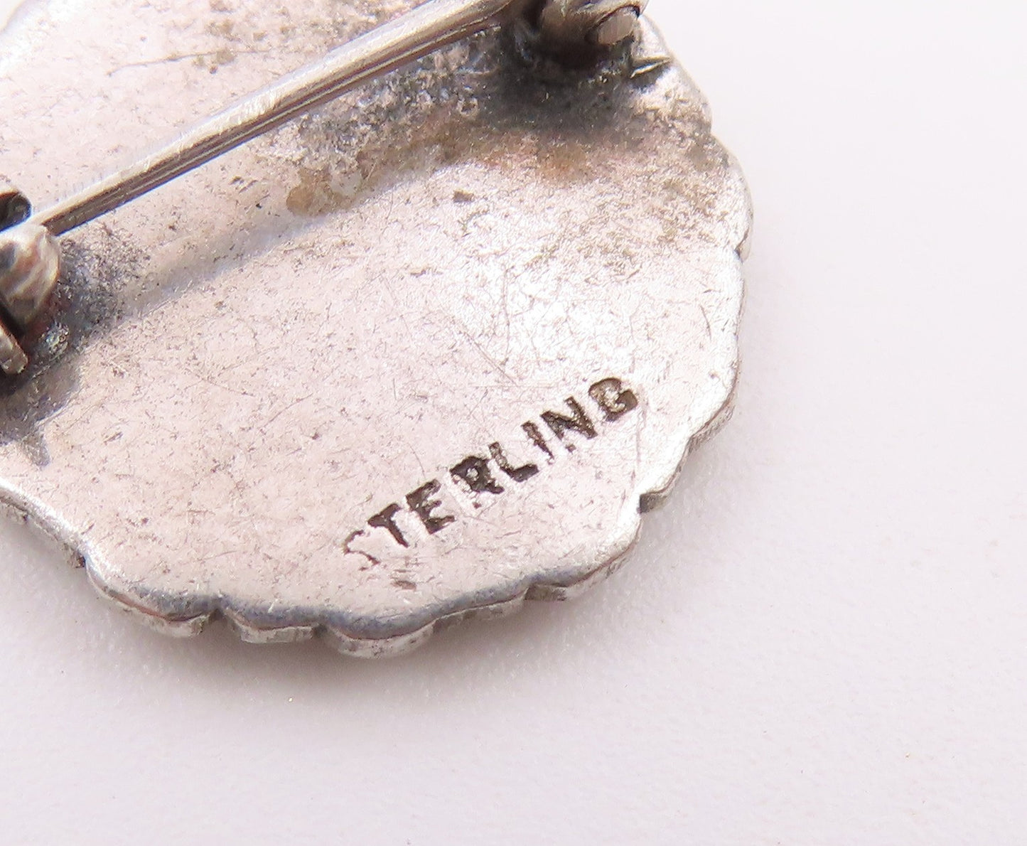 925 Sterling Silver  Vintage Petite Enamel Detail Brooch Pin  BP7914