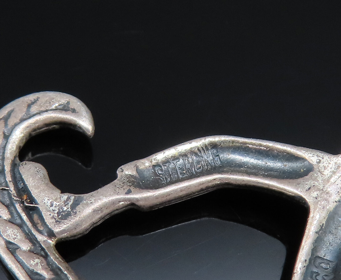 MEXICO 925 Silver  Vintage Men Carrying Bindle Across Desert Brooch Pin BP9749