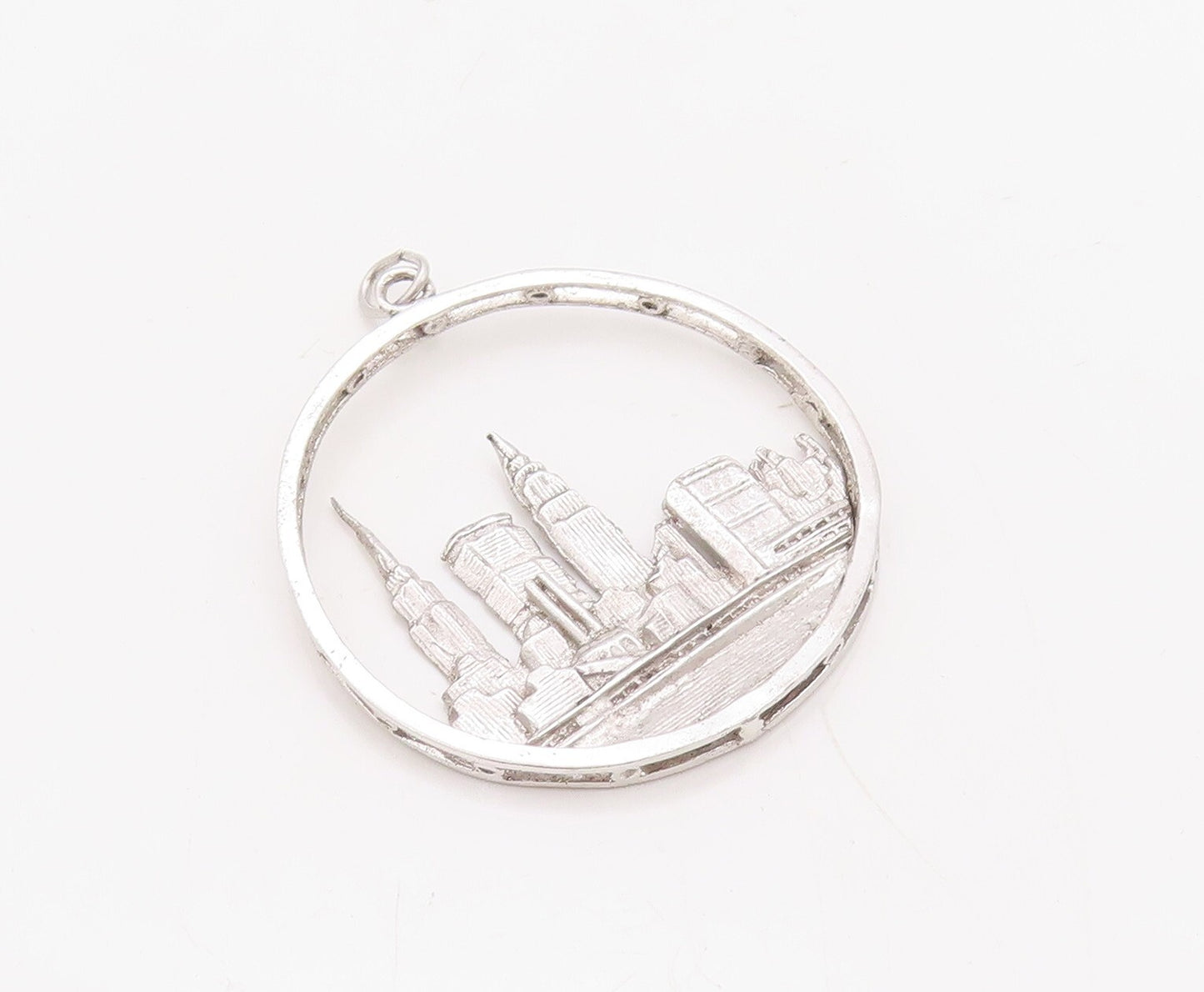 925 Sterling Silver Vintage Pendant Round Framed Cutout NYC Skyline  PT23574