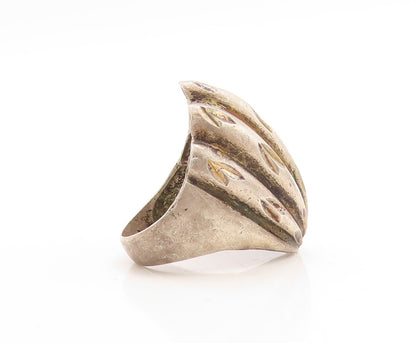 925 Sterling Silver Vintage Ring Dark Tone Fan Design Grooved  Sz 7.5  RG31550