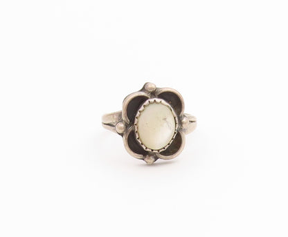 925 Sterling Silver Vintage Ring SOUTHWESTERN Mother Of Pearl Band Sz 6 RG36685