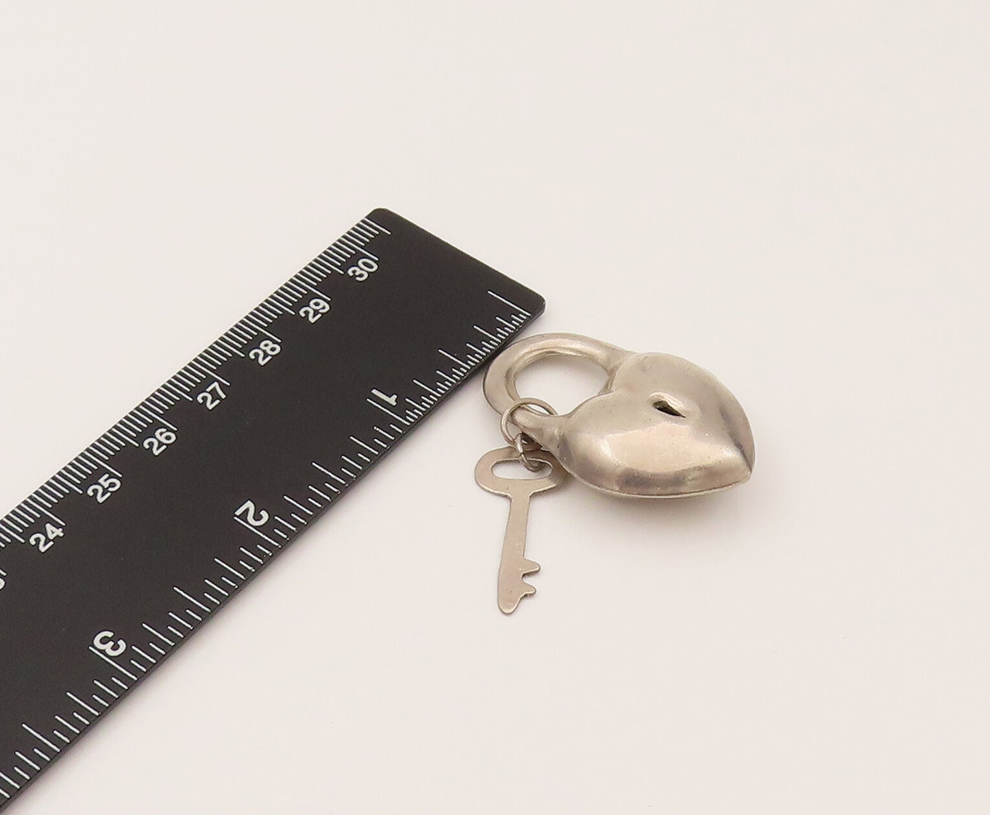 925 Sterling Silver  Vintage Puffed Heart Shaped Lock & Key Pendant  PT21982