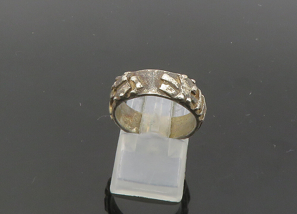 925 Sterling Silver  Vintage Dark Tone Raised Detail Band Ring Sz 7  RG21641