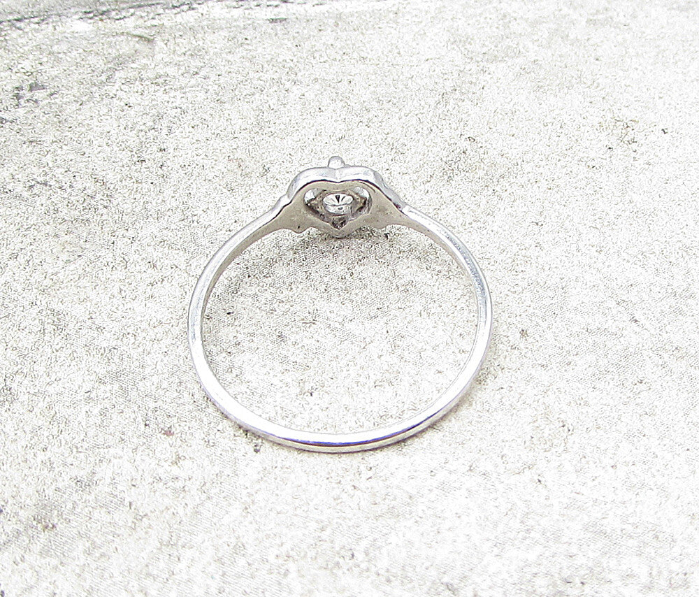 925 Sterling Silver  White Cubic Zirconia Love Heart Ring Sz 7  RG1634