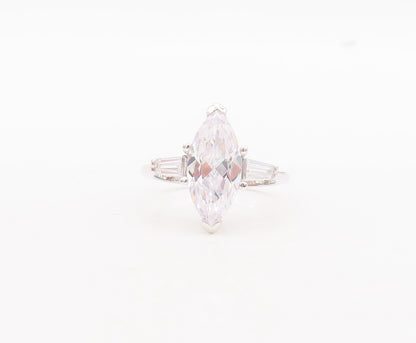 925 Sterling Silver Vintage Ring Marquise Cut & CZ Side Stones   Sz 7  RG29806
