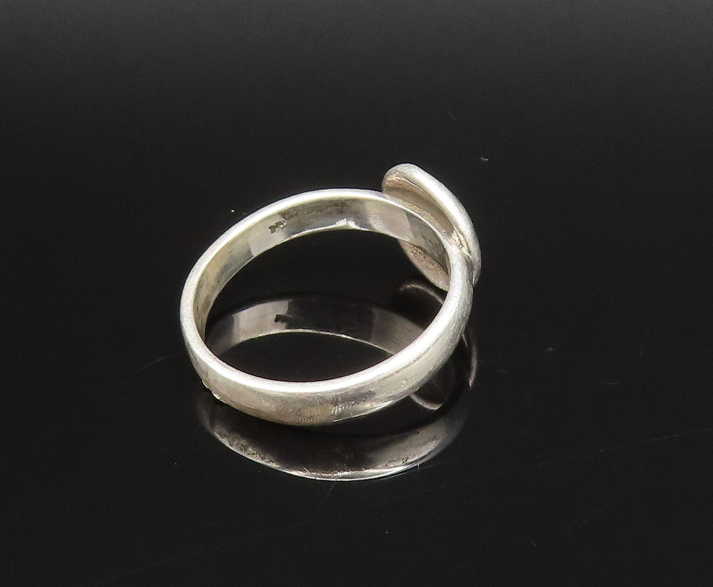 925 Sterling Silver  Vintage Carved Circled Arrow Symbol Ring Sz 6.5  RG25878