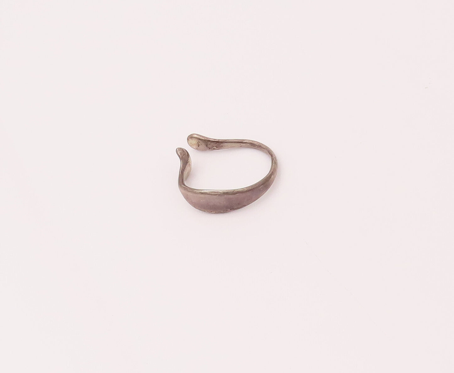 925 Sterling Silver  Vintage European Hammered Undefined Shape Ear loop TR3509
