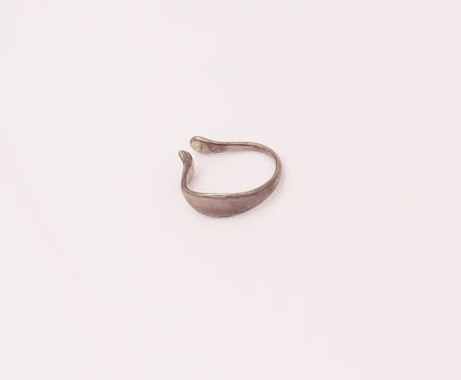 925 Sterling Silver  Vintage European Hammered Undefined Shape Ear loop TR3509