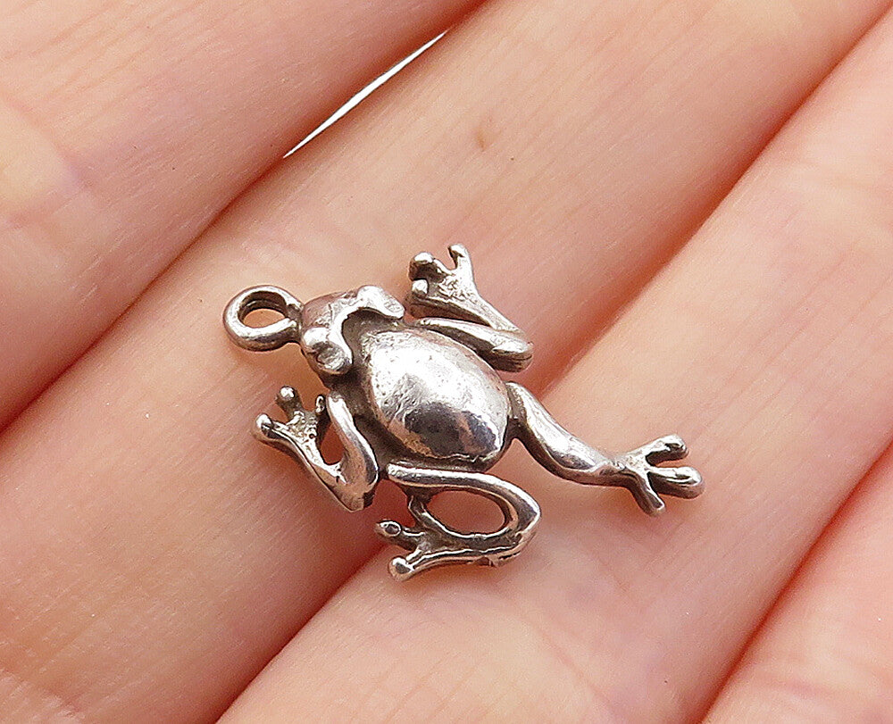 925 Sterling Silver  Vintage Petite Shiny Frog Motif Drop Pendant  PT3940