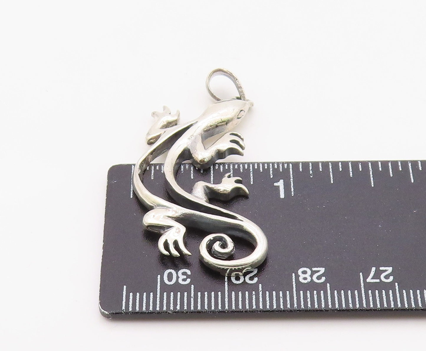 925 Sterling Silver Vintage Pendant Classic Gecko Lizard Outline Charm   PT26312