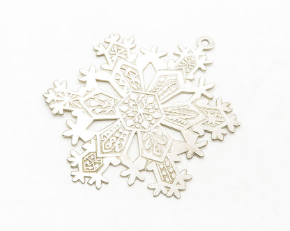 MMA 925 Sterling Silver  Vintage Shiny Winter Snowflake Motif Pendant  PT10319