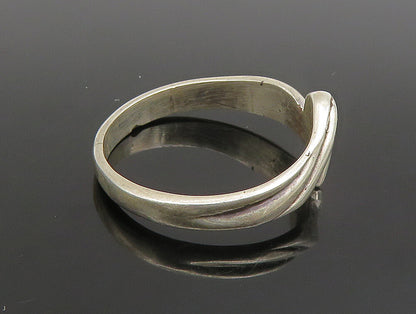 925 Sterling Silver  Vintage Fluted Wave Curved Band Ring Sz 9  RG24766