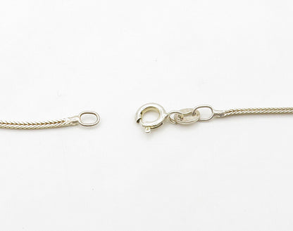 925 Sterling Silver  Vintage Two Tone Cutout Detail Chain Necklace  NE2396