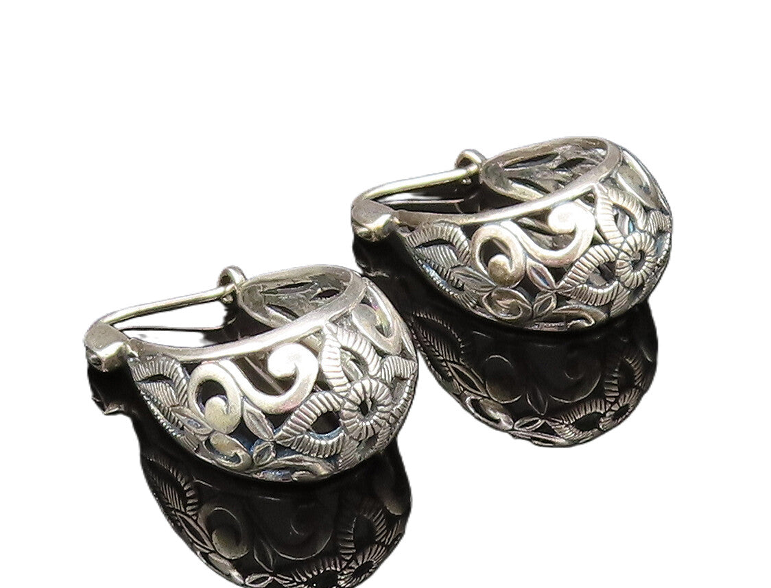 925 Sterling Silver  Vintage Etched Open Scroll Oval Hoop Earrings  EG11911