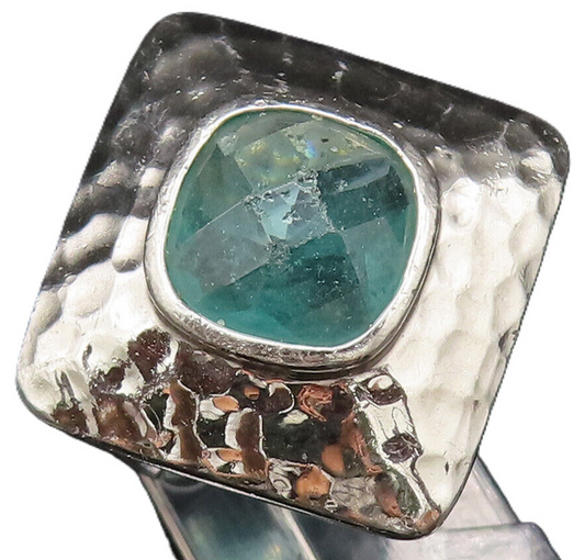925 Sterling Silver  Vintage Hammered Frame Blue Topaz Ring Sz 6  RG25747