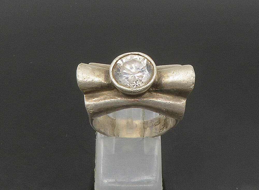 925 Sterling Silver  Vintage Cubic Zirconia Bow Motif Band Ring Sz 8  RG23619