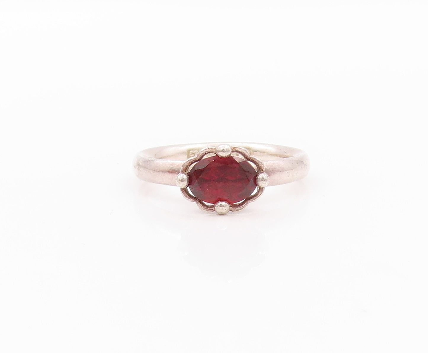 925 Sterling Silver Vintage Ring Minimalist Oval Garnet Flower  SZ 6.5  RG32268