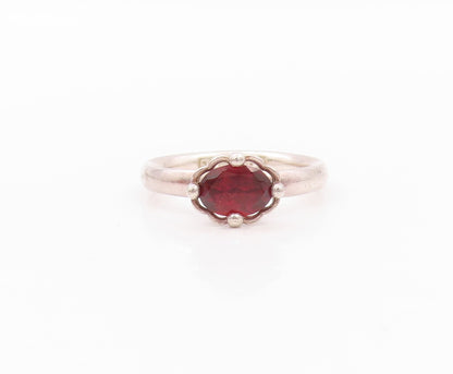 925 Sterling Silver Vintage Ring Minimalist Oval Garnet Flower  SZ 6.5  RG32268