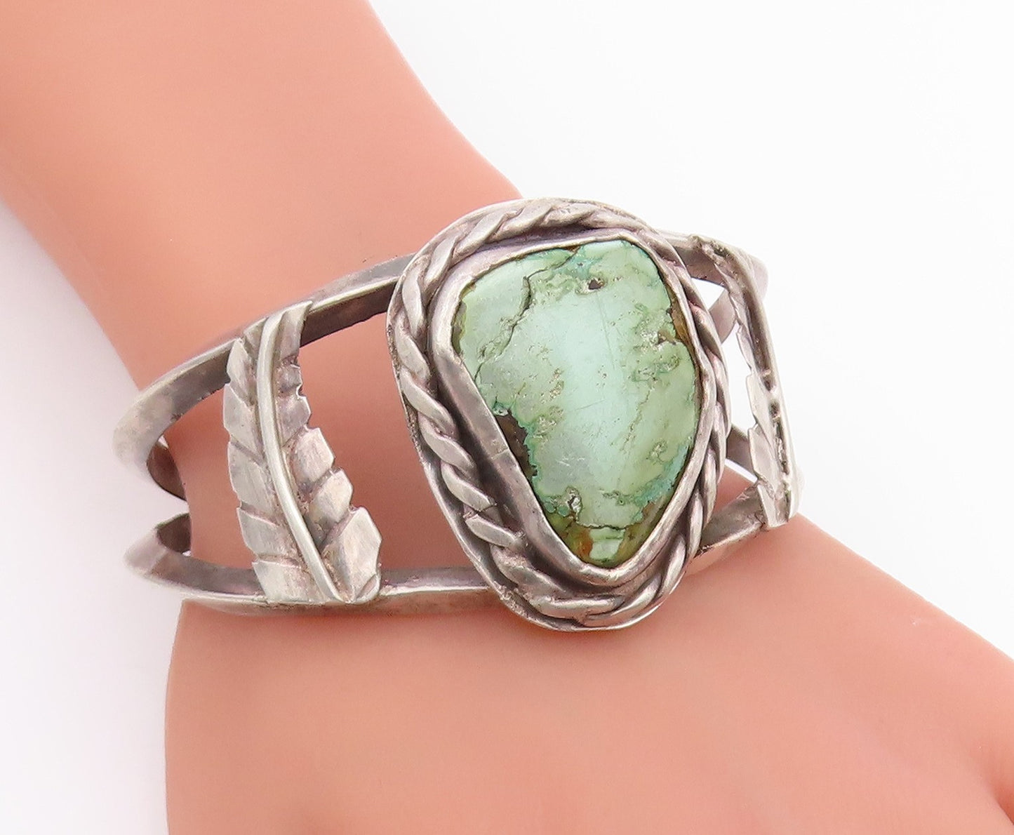 925 Sterling Silver Vintage Bracelet NAVAJO Turquoise Etched Leaf Cuff  BT11979