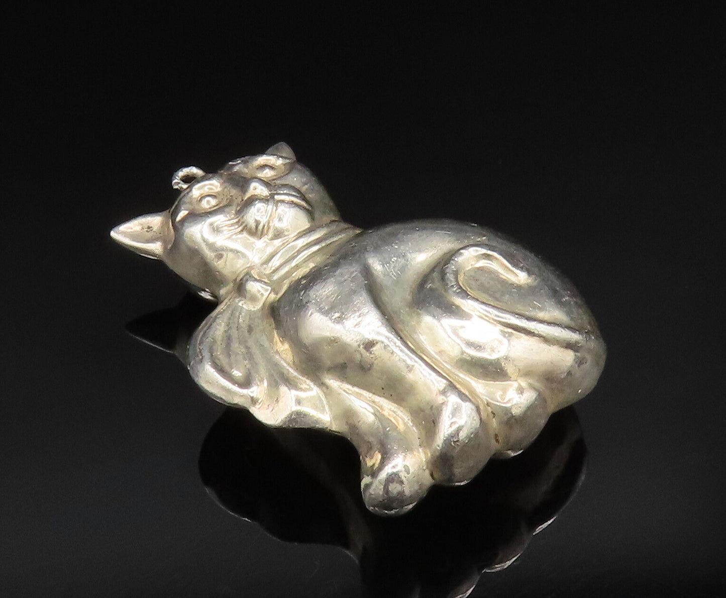925 Sterling Silver  Vintage Hollow Cat With Tied Scarf Pendant  PT20482