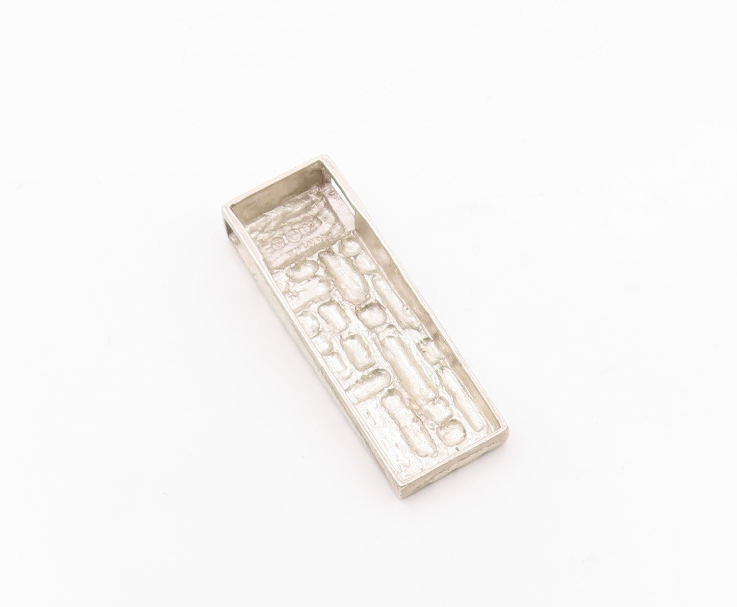 925 Sterling Silver  Vintage Wooden Log Pattern Motif Drop Pendant  PT19934