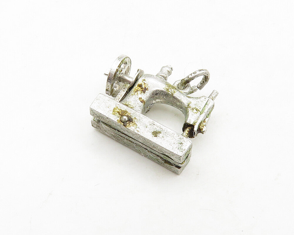 925 Sterling Silver  Vintage Petite Sewing Machine Pendant (SPINS)  PT15531