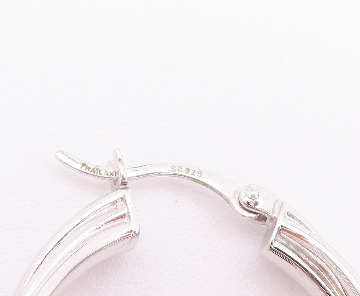 925 Sterling Silver Vintage Earrings Designer Cutout 3 Connected Hoops  EG12922