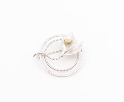 925 Sterling Silver  Vintage Shiny Pearl Flower Round Twist Brooch Pin  BP7445