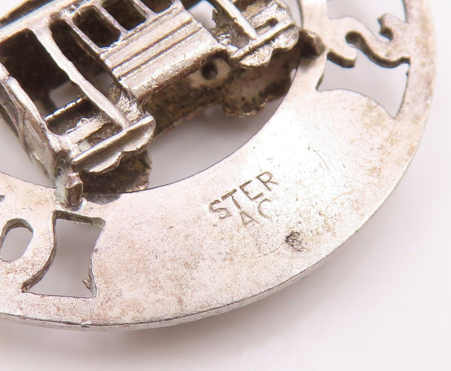 925 Sterling Silver  Vintage San Francisco Cable Car Souvenir Pendant  PT19436