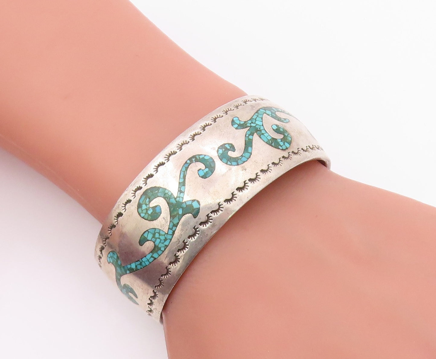 925 Sterling Silver Vintage Bracelet NAVAJO ZUNI Crushed Turquoise Cuff  BT12097