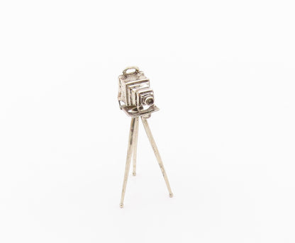 925 Sterling Silver  Vintage Shiny Old Fashioned Camera On Stand  TR2745
