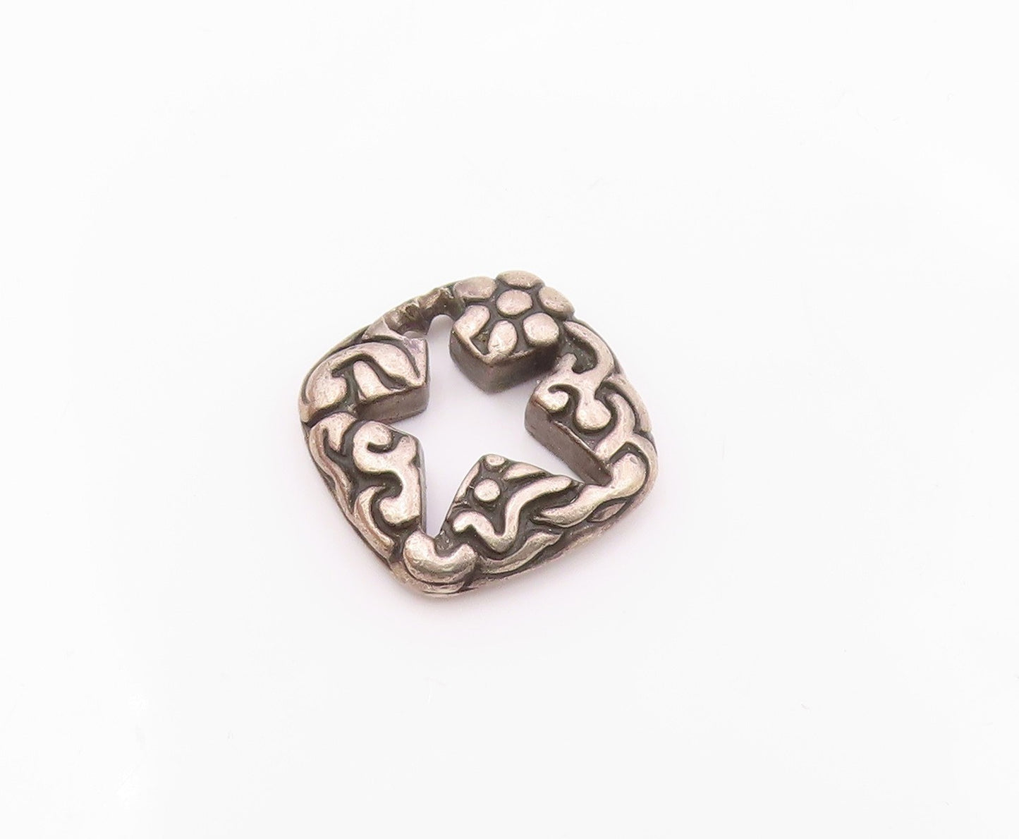 VERSANI 925 Sterling Silver  Vintage Open Star Chiseled Floral Pendant PT19985