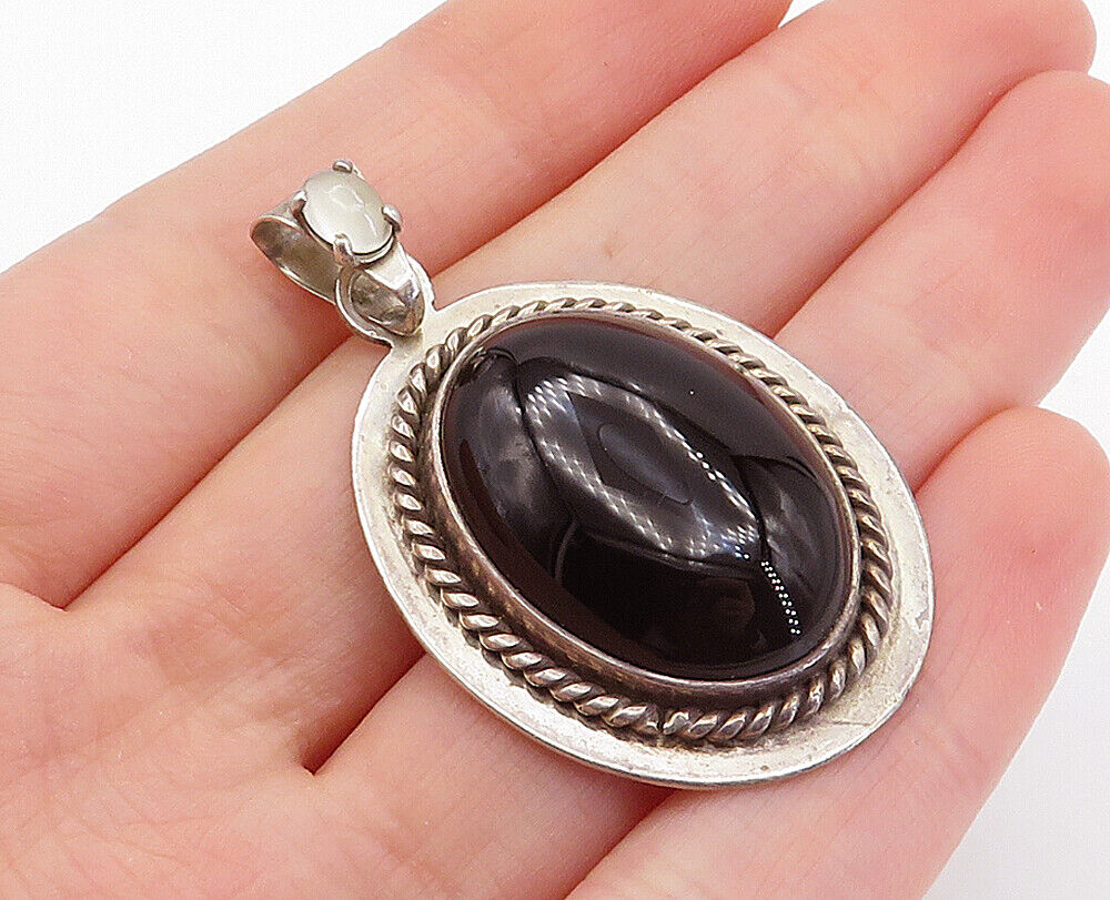 925 Sterling Silver  Vintage Cabochon Cut Black Onyx Twist Pendant  PT3285