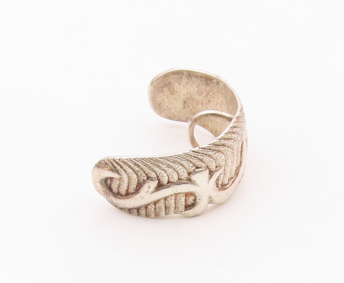 SOUTHWESTERN 925 Silver Vintage Curved Swirl Pattern Ribbed Pendant PT19770