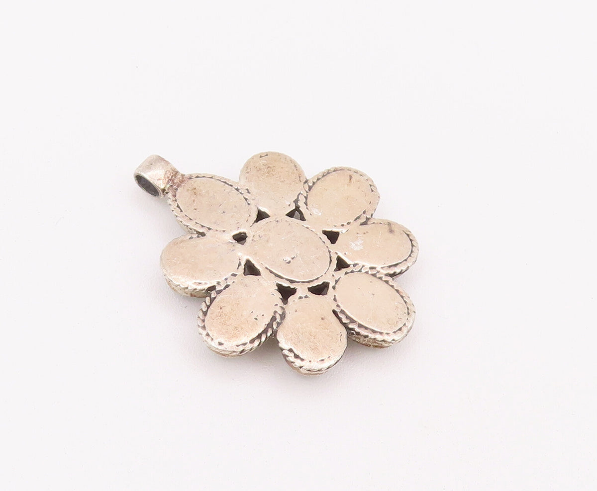 925 Sterling Silver Vintage Pendant Oval Cut Mother Of Pearls Flower  PT22812