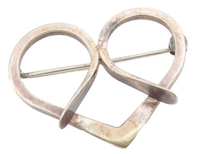 925 Sterling Silver  Vintage Open Pretzel Knot Love Heart Brooch Pin  BP9620