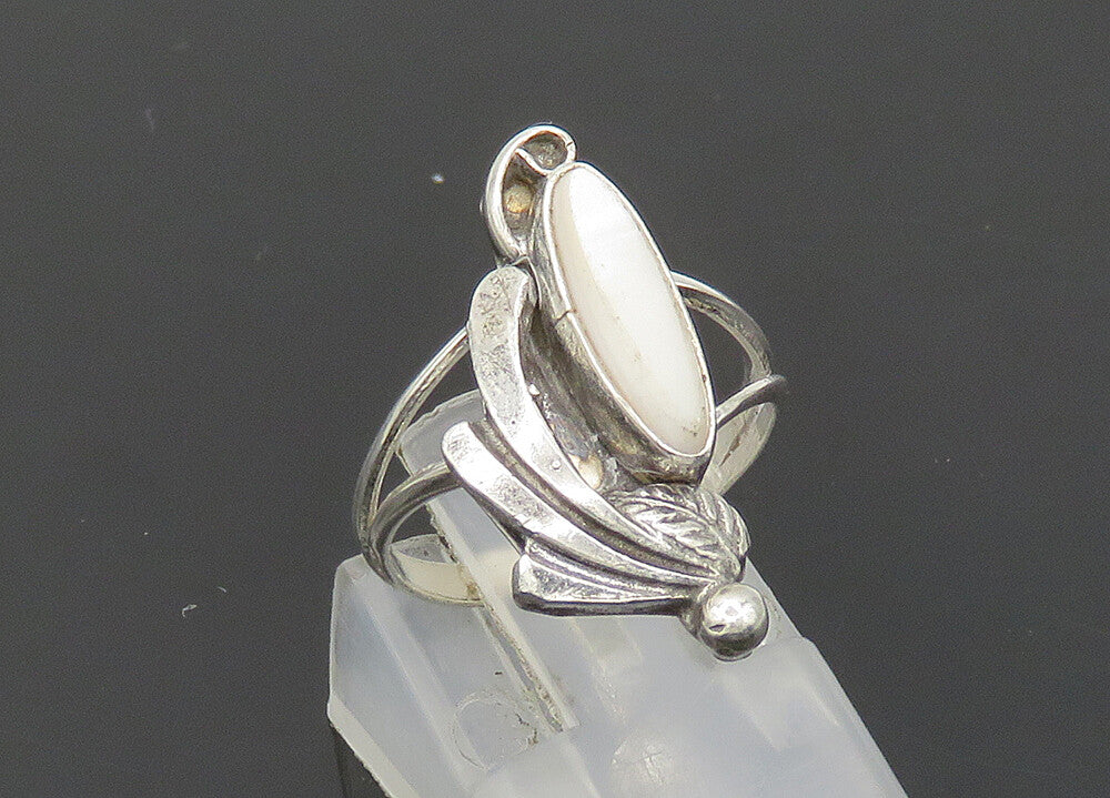 NAVAJO 925 Silver  Vintage Mother Of Pearl Shiny Band Ring Sz 5.5  RG20440