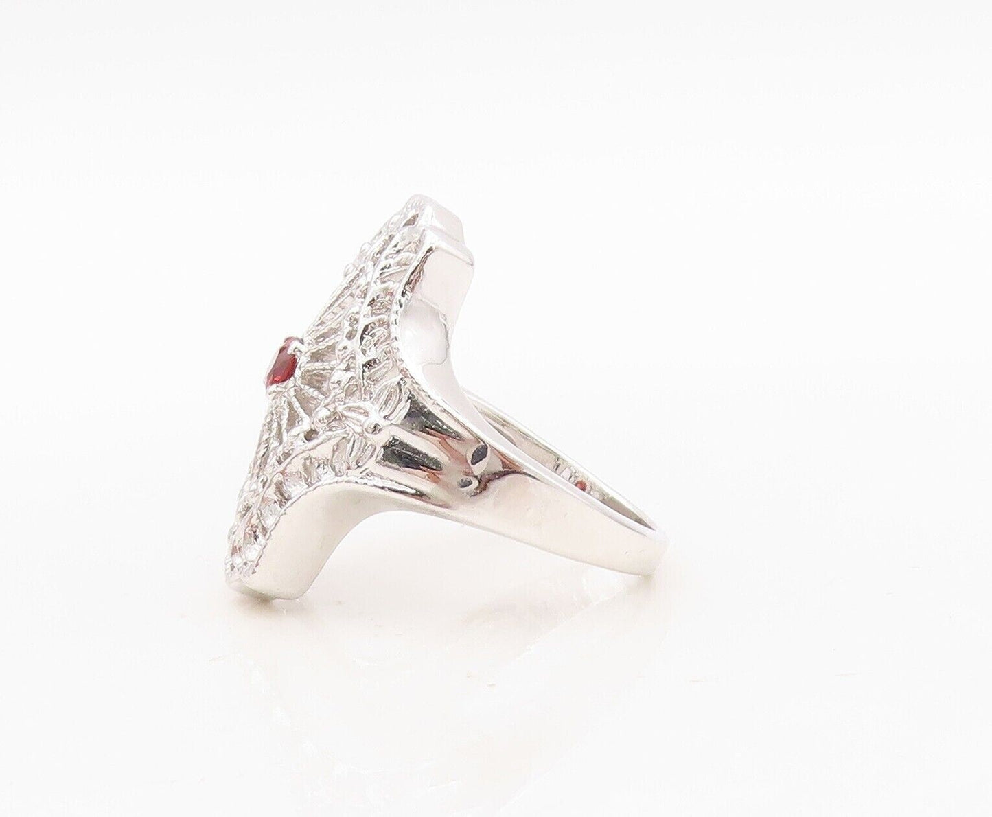 925 Sterling Silver Vintage Ring Floral Design Cutout Garnet Inlay Sz 7  RG30466